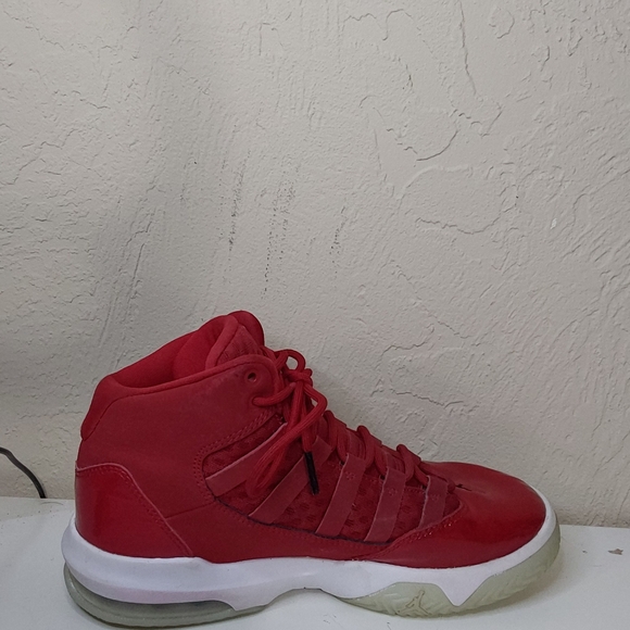 Jordan Aura Size 4Y - Picture 4 of 12